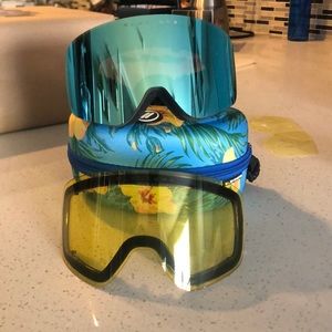 BLENDERS SNOW GOGGLES WITH HARD CASE